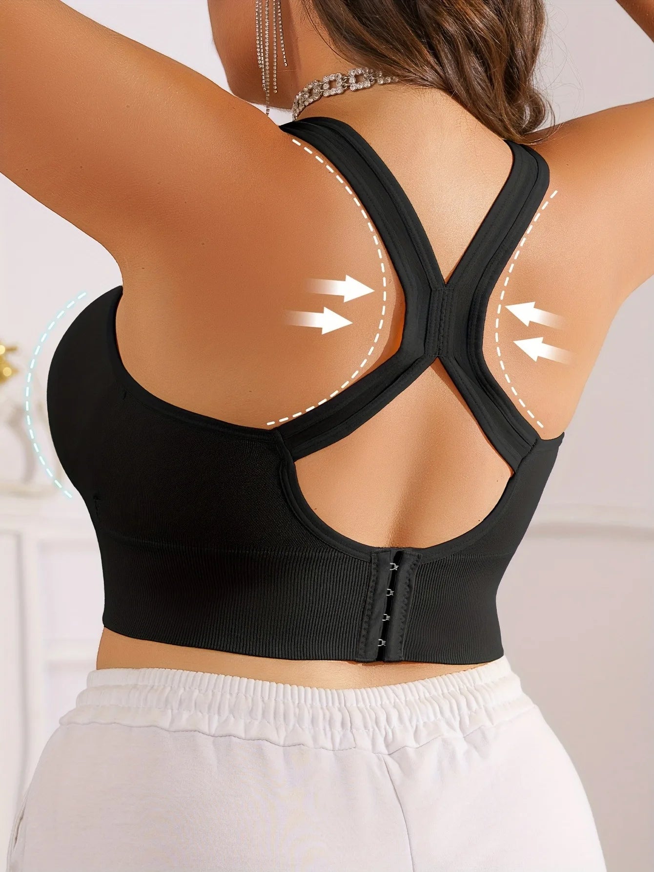 Plus Size Women's Sports Bra with Cross Straps And Padding