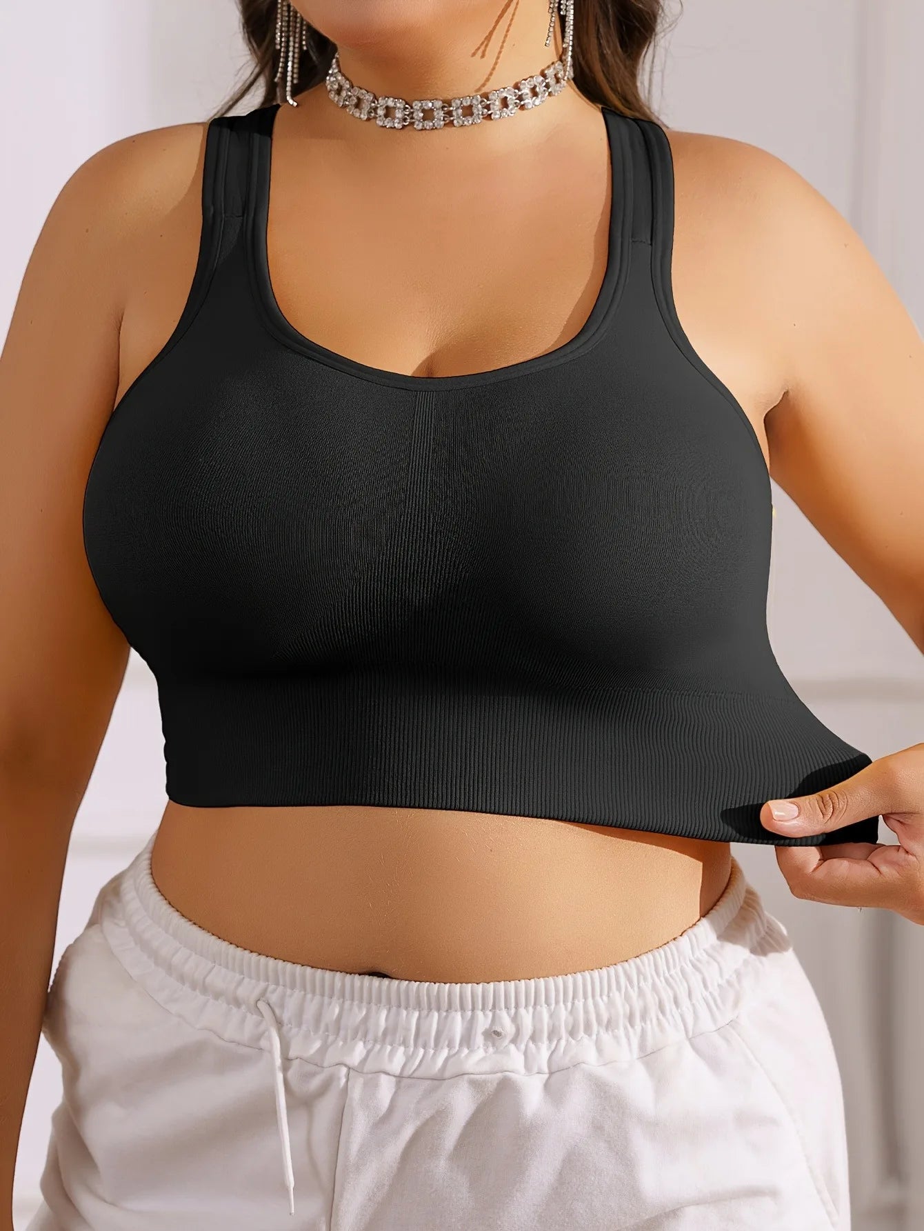 Plus Size Women's Sports Bra with Cross Straps And Padding