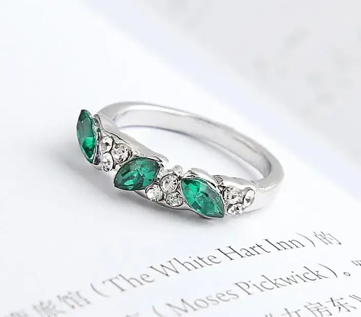 Shiny Green Rhinestone Ring