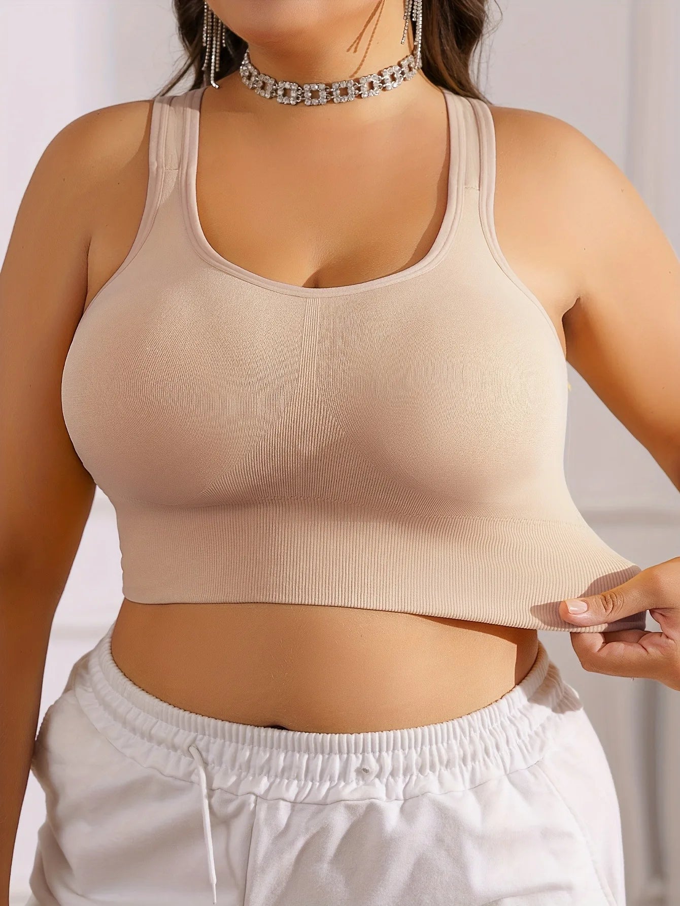 Plus Size Women's Sports Bra with Cross Straps And Padding